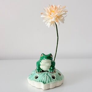Antique Frog on Lily Pad Flower Frog Ceramic **NEEDS REPAIR